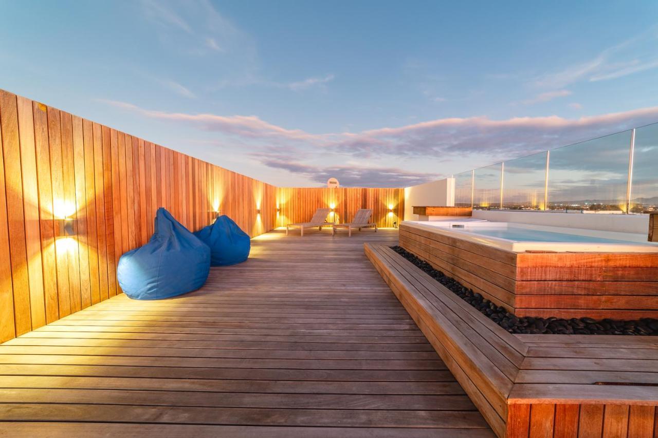 Penthouse 13 - One Bay Residence With Private Rooftop Terrace And Dip In Pool Pereybere Beach Eksteriør bilde